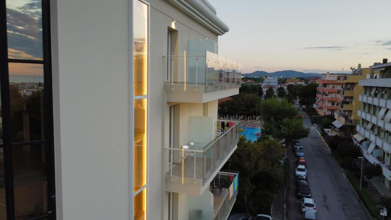 Solemare Hotel E Residence Misano Adriatico Exterior foto